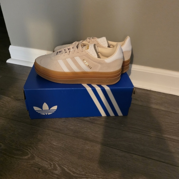 NWT- Adidas Gazelle Beige Sneakers Size 8.5 For Women And 7 In Men For US sizes - Picture 6 of 10